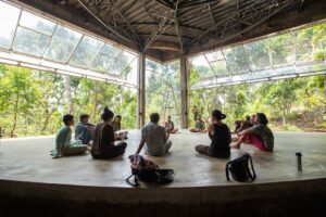 EXPERIMENTING WITH OPEN-BOX THEATRE   1 EXPERIMENTING WITH OPEN-BOX THEATRE   1